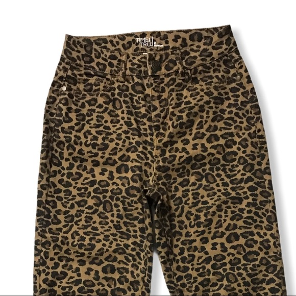Time & Tru Leopard Hi Rise Straight Crop Jeans 2 - Picture 6 of 12